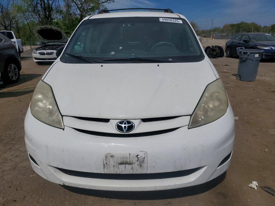 2010 Toyota Sienna le 8-passenger