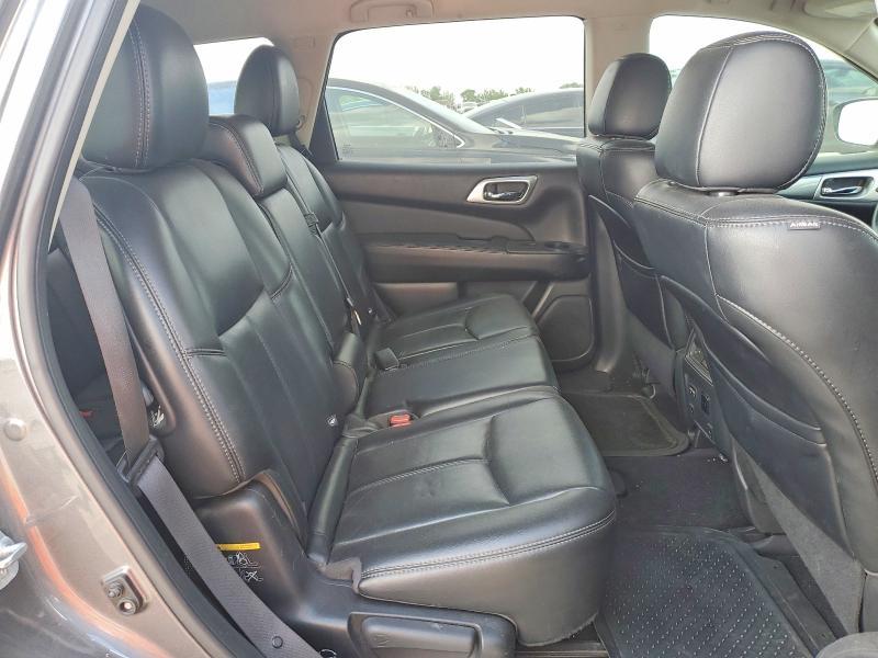 2017 Nissan Pathfinder sl