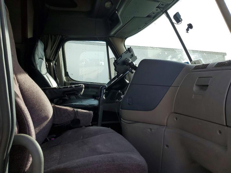 2020 Freightliner Cascadia Semi Truck