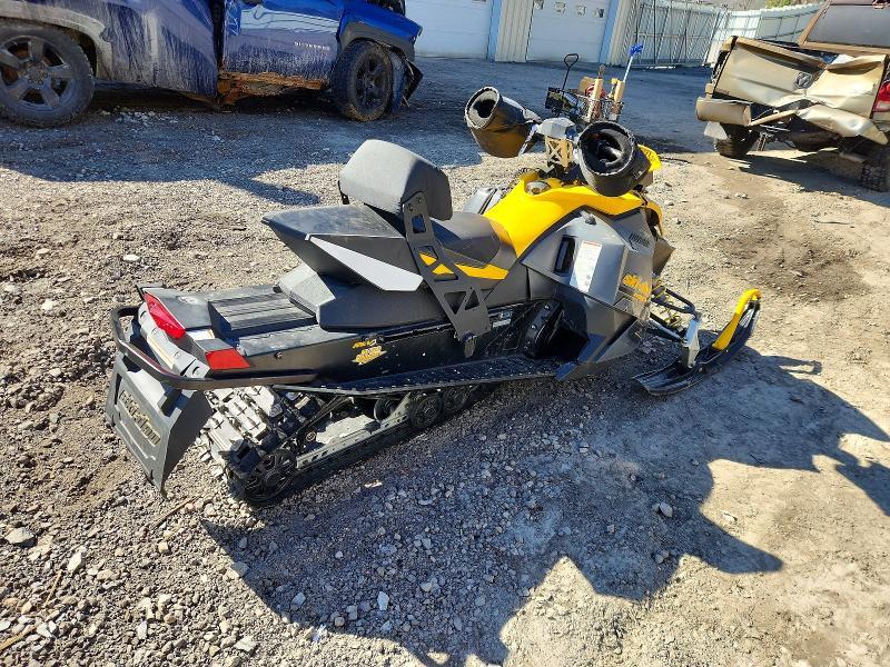 2012 Skidoo Snowmobile