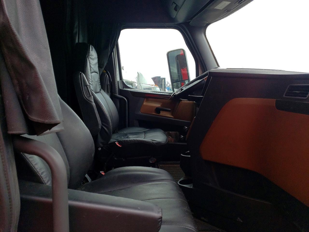 2019 Freigliner 2019 Freightliner Cascadia 126 Semi Truck