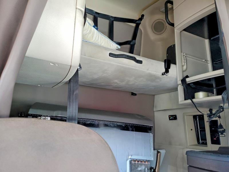 2016 Volvo VNL Semi Truck