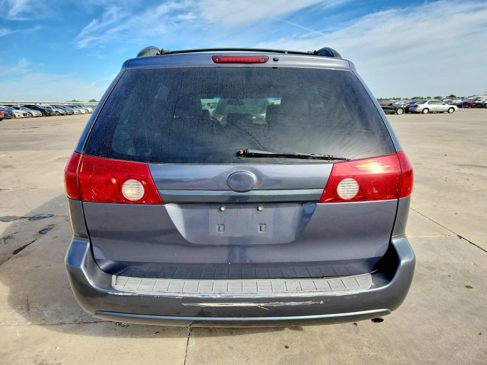 2006 Toyota Sienna le 8 Passenger