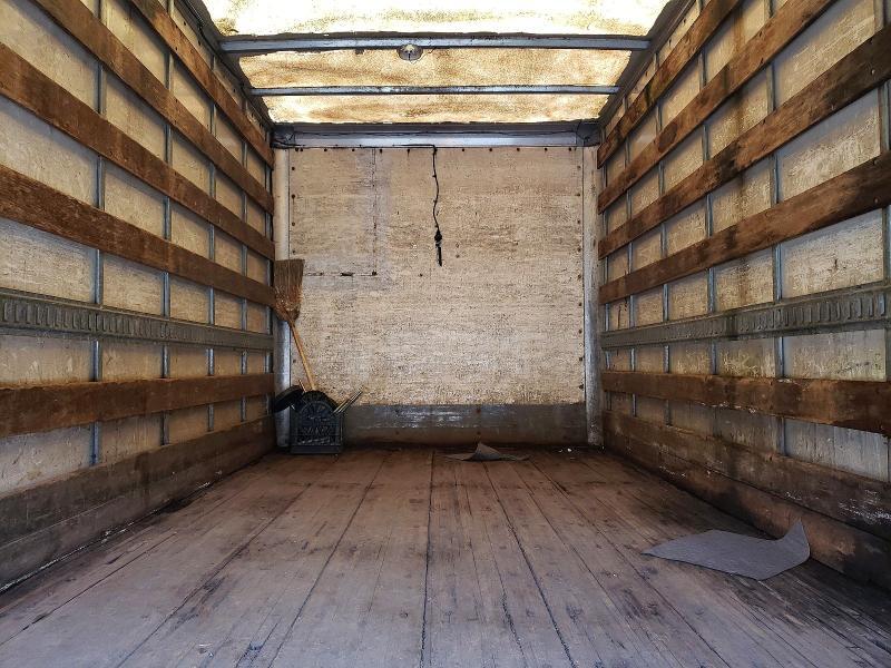 2001 Isuzu NPR BOX Truck