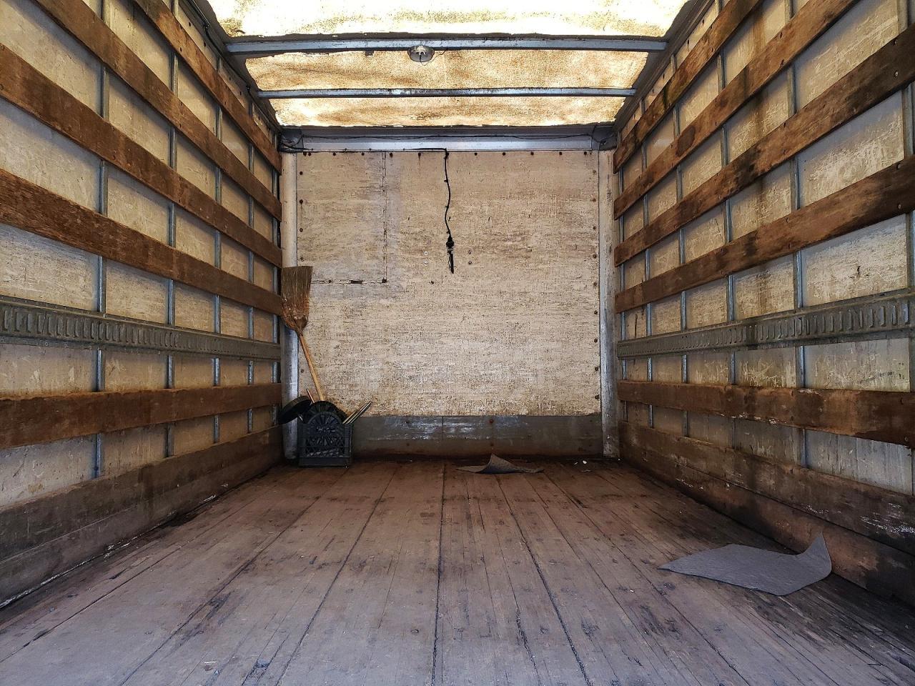 2001 Isuzu NPR BOX Truck