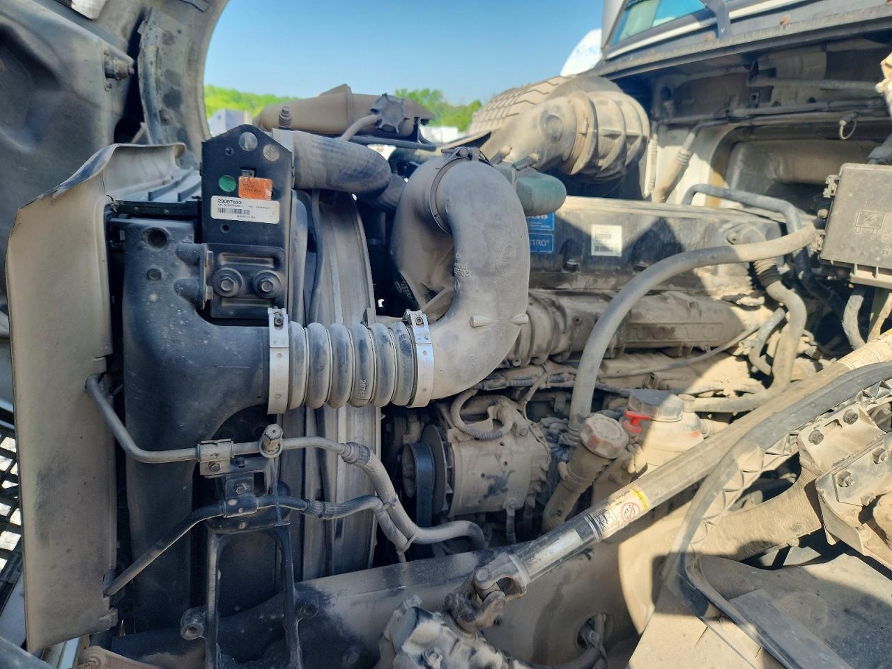 2014 Volvo VNL Semi Truck