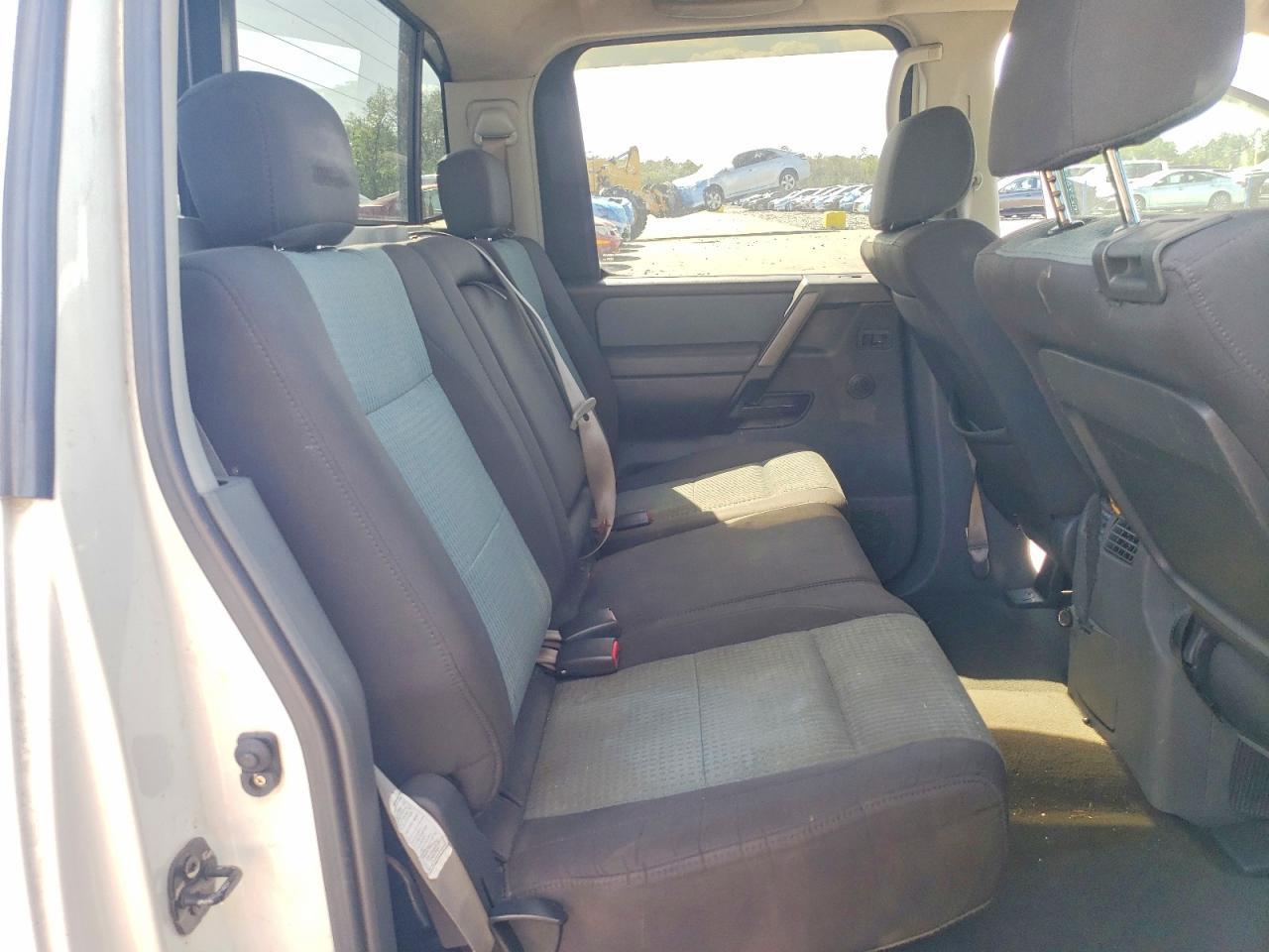 2005 Nissan Titan XE