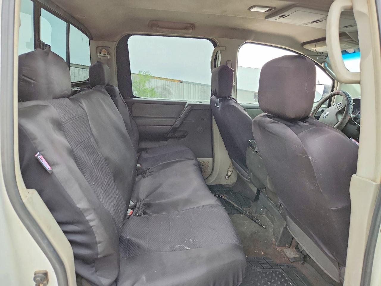 2004 Nissan Titan XE