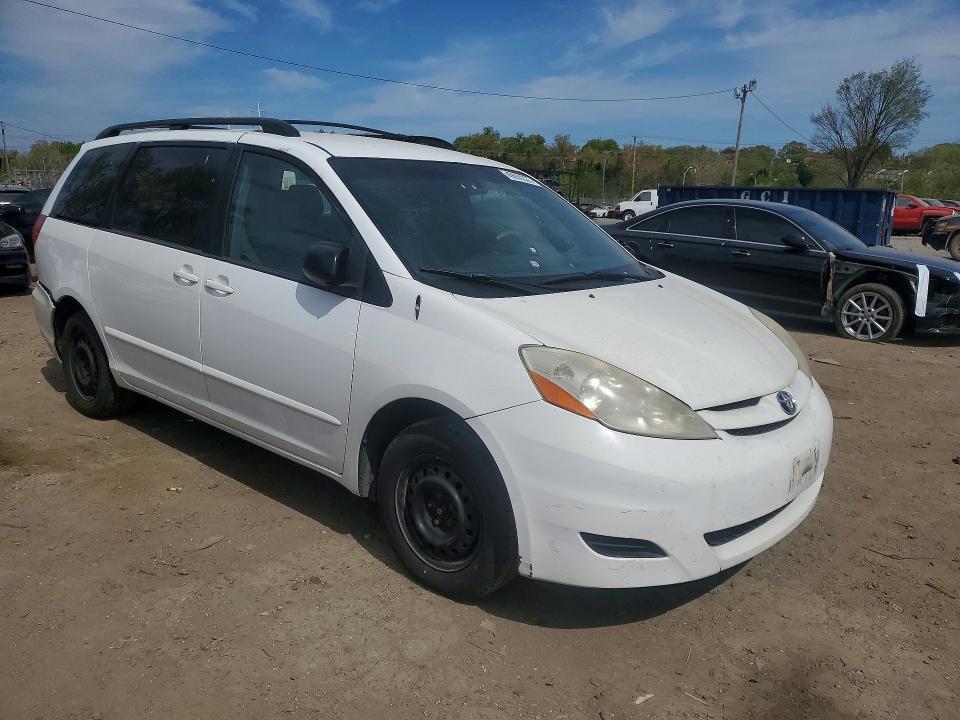 2010 Toyota Sienna le 8-passenger