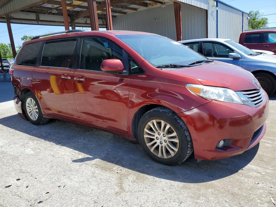 2017 Toyota Sienna xle 8-passenger