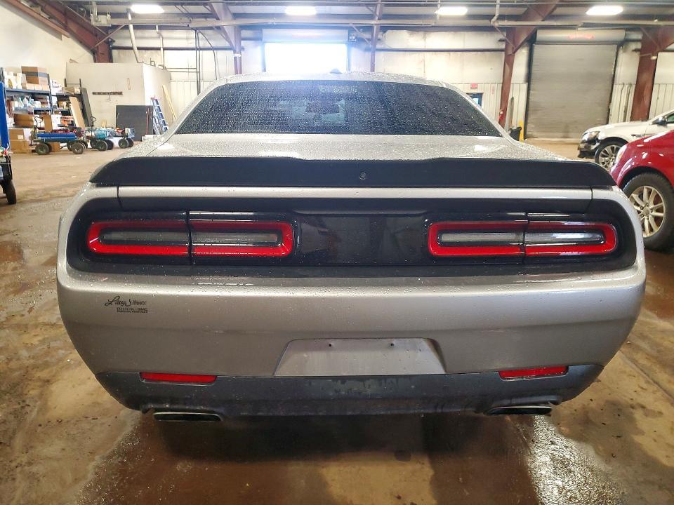 2016 Dodge Challenger r