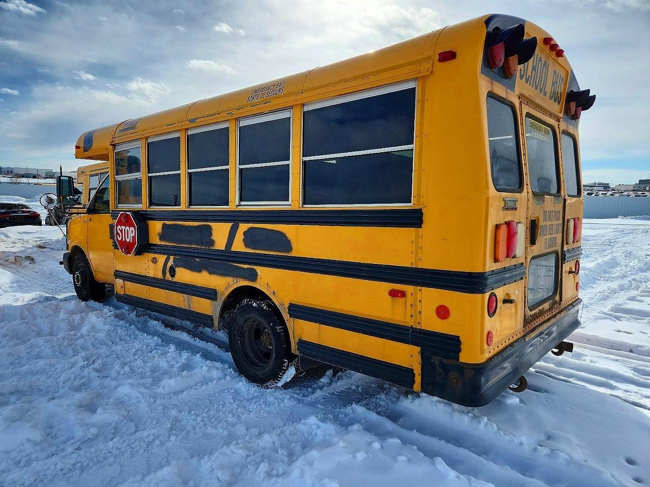2011 Chev Express Cutaway G3500