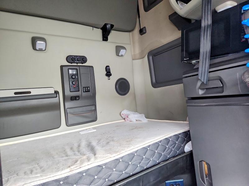 2020 Volvo VNL Semi Truck