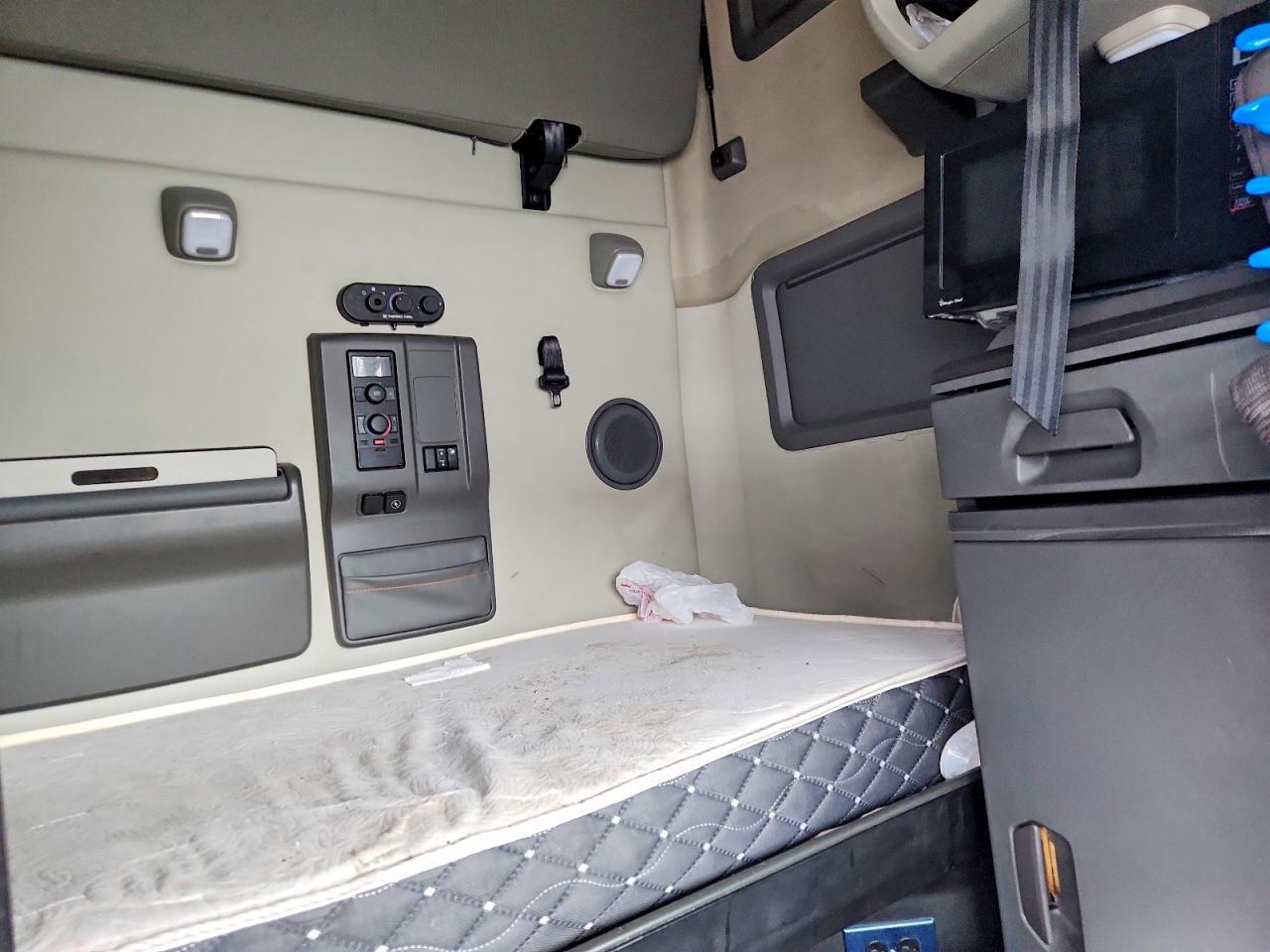 2020 Volvo VNL Semi Truck