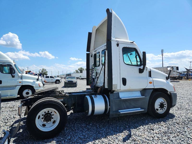 2016 Freightliner Cascadia 125 Semi Truck