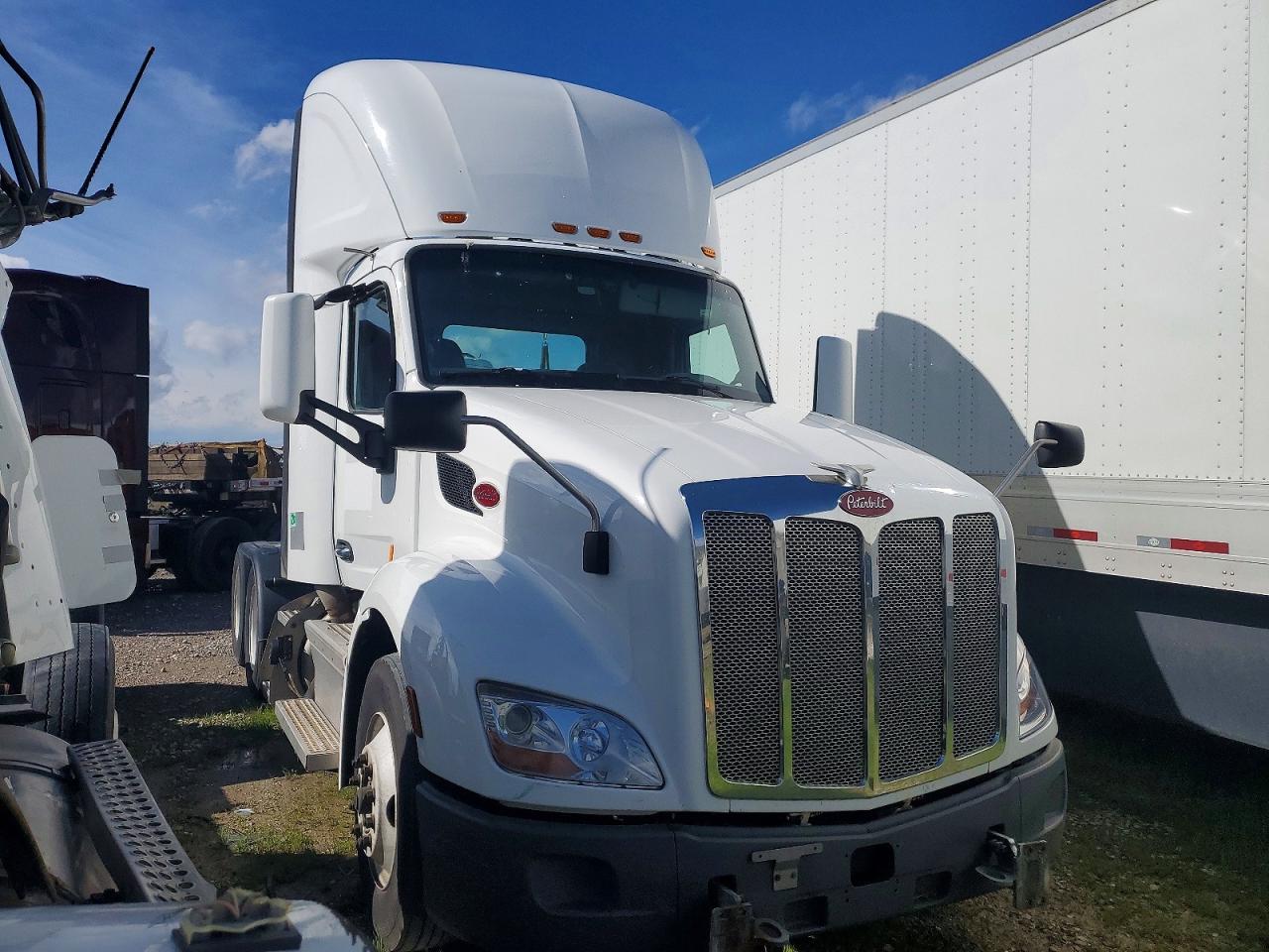 2020 Peterbilt 579 Semi Truck
