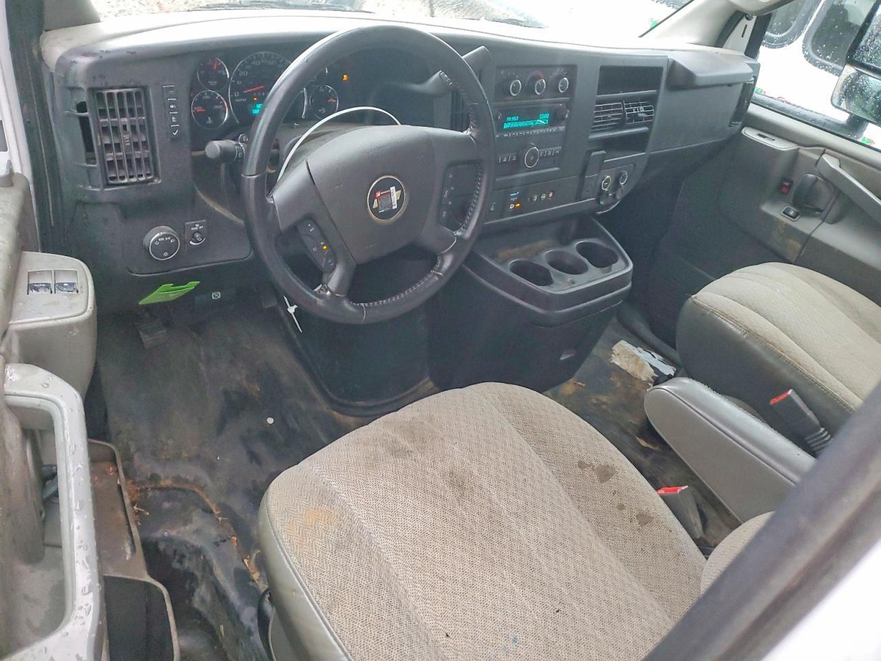 2023 Chevrolet Express BOX Truck