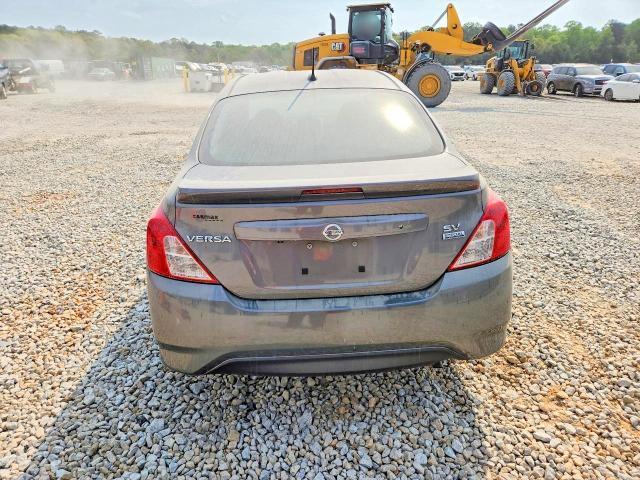 2018 Nissan Versa sv