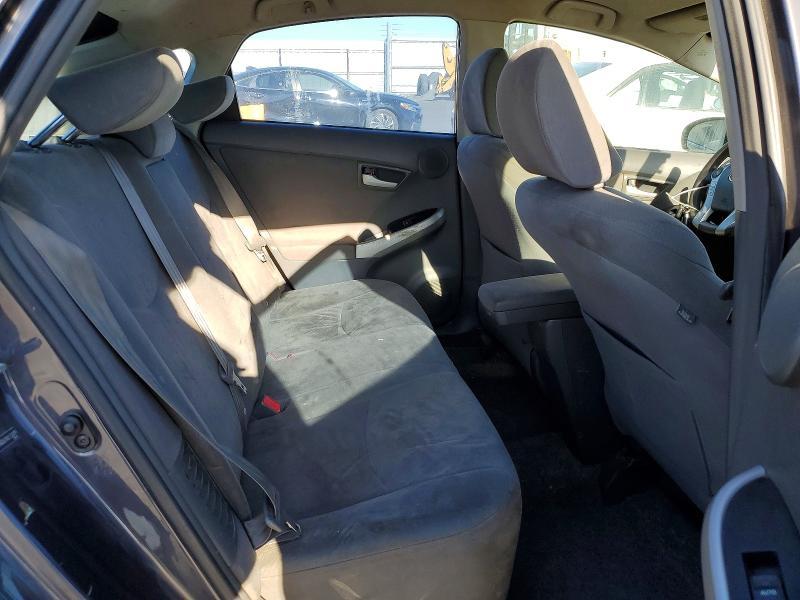 2010 Toyota Prius iii