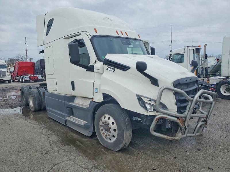 2020 Freigliner 2020 Freightliner Cascadia 126 Semi Truck