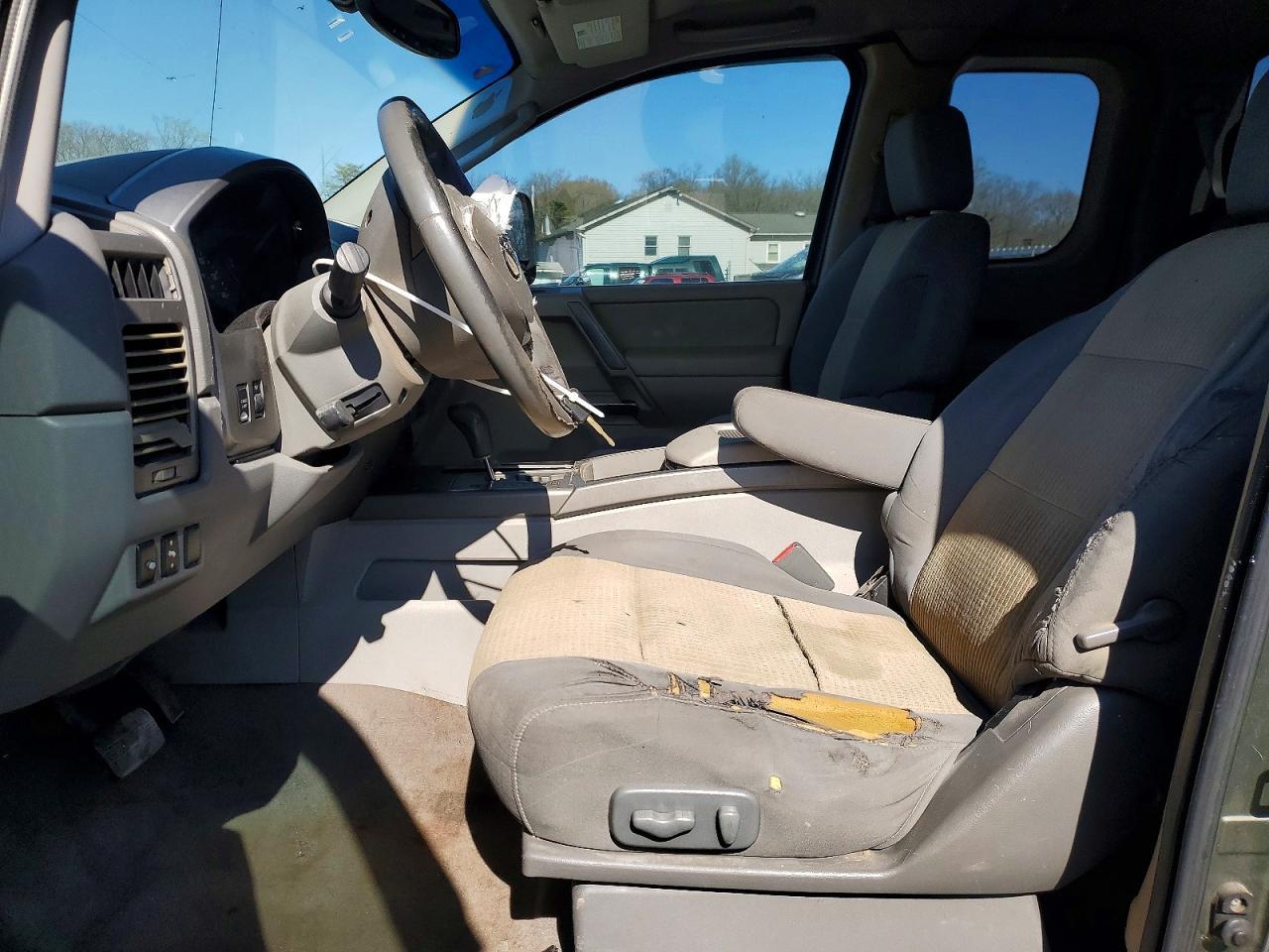 2004 Nissan Titan XE