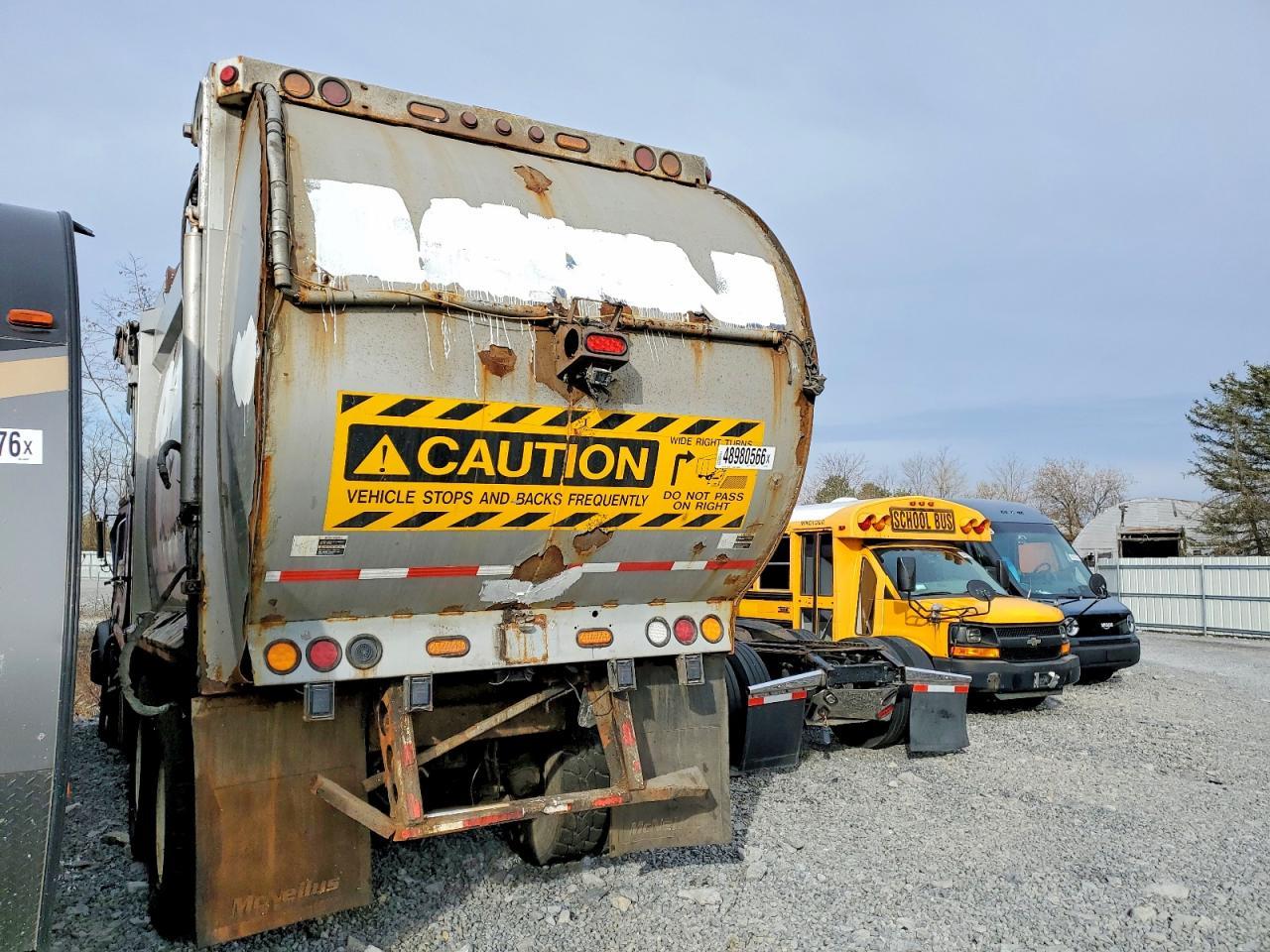 2014 Mack MRU600 Refuse Truck