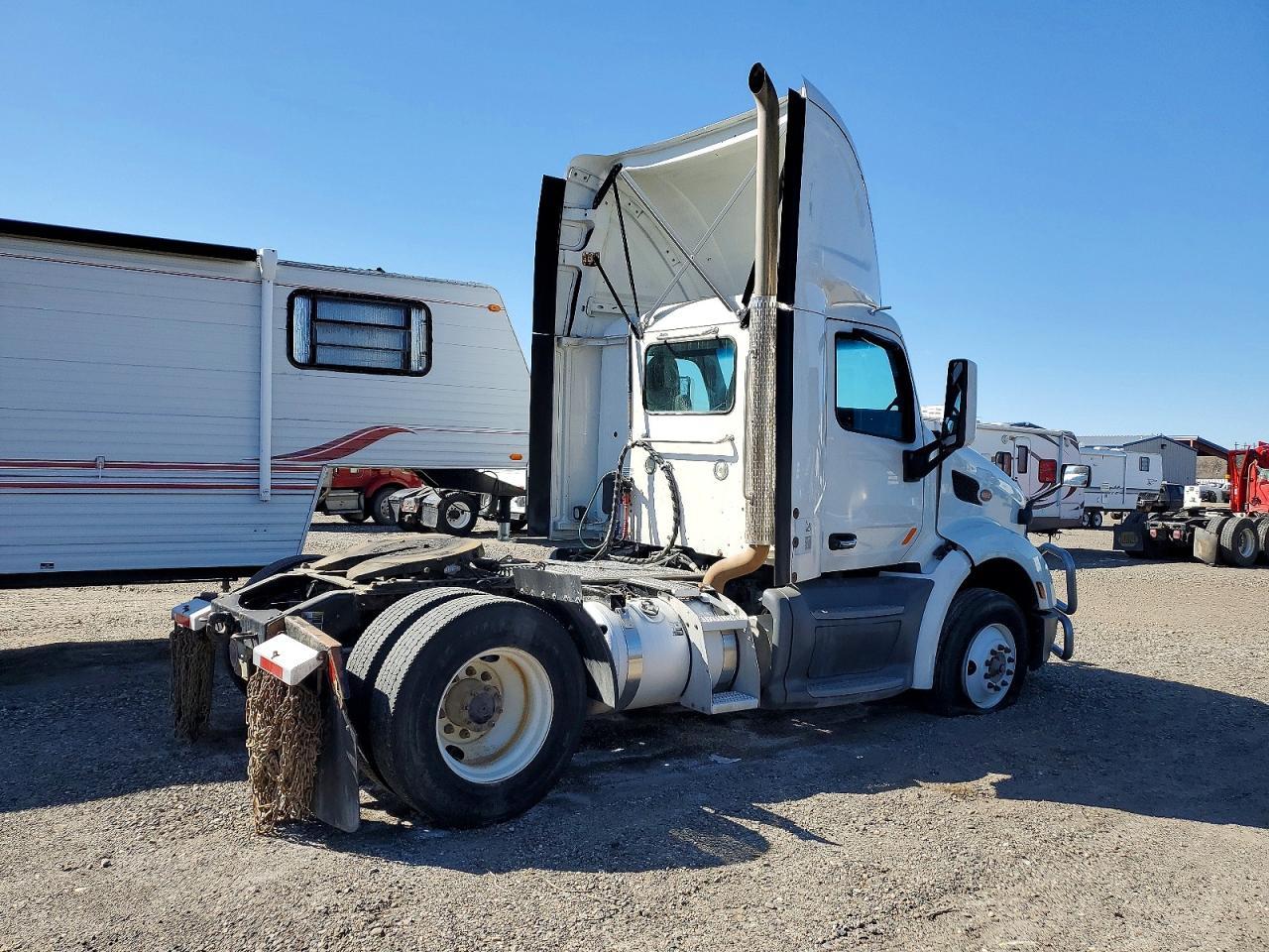 2019 Peterbilt 579 Semi Truck