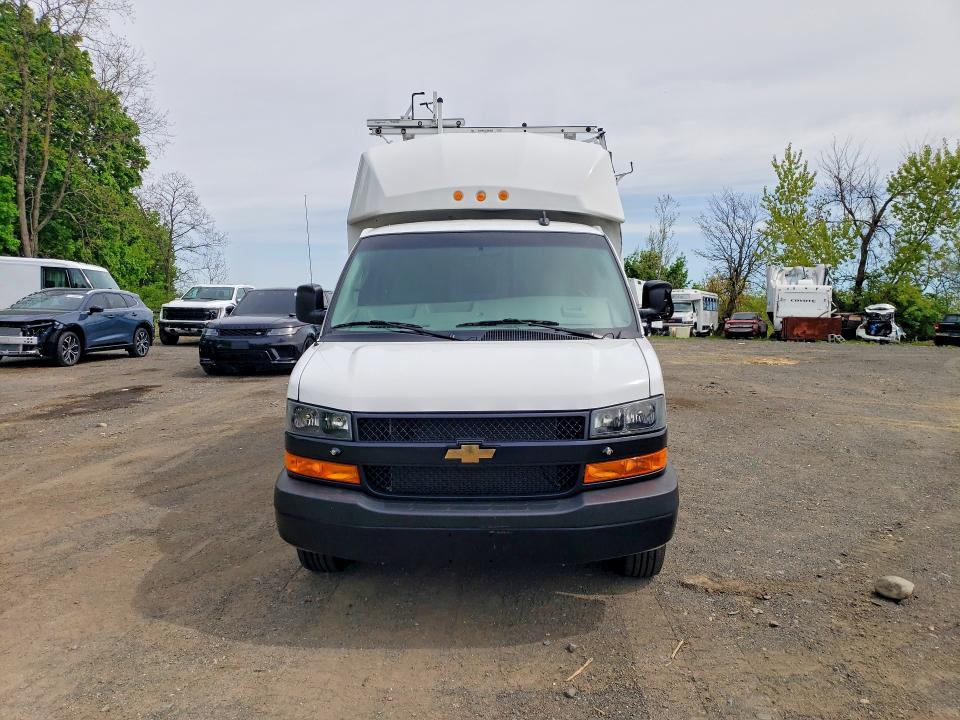 2024 Chev Express G3500
