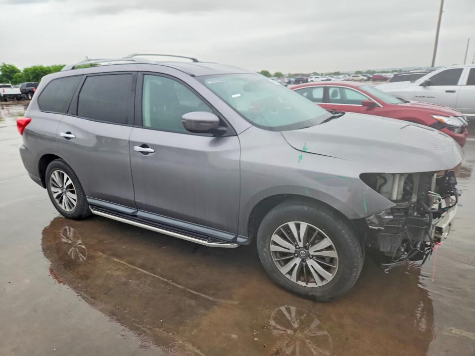 2017 Nissan Pathfinder sv