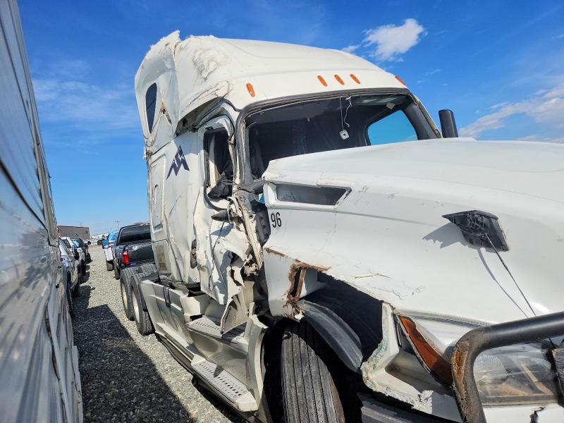 2020 Freightliner Cascadia 126 Semi Truck
