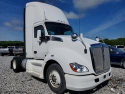 Kenworth Vehiculos salvage en venta: 2015 Kenworth T680 Semi Truck