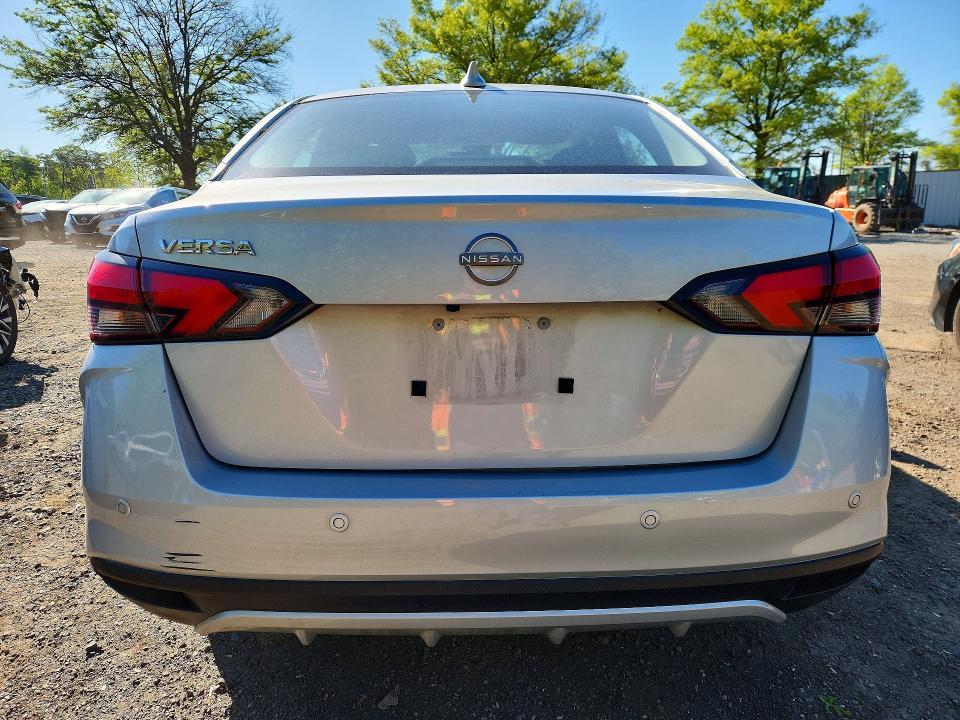 2025 Nissan Versa sv