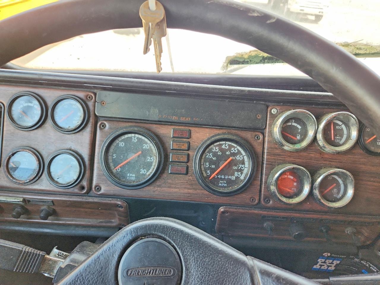 1999 Freightliner Conventional FLD120