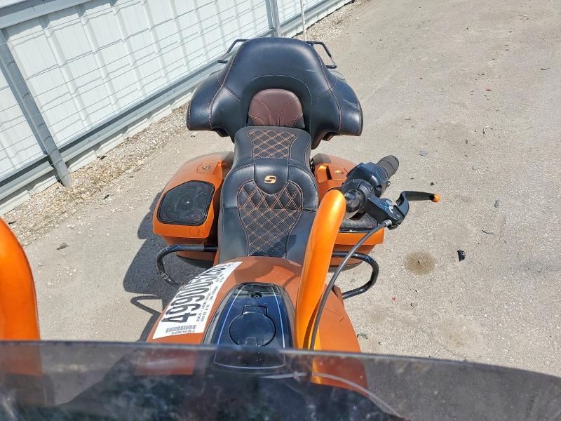 2022 Indian Motorcycle Co. Challenger Dark Horse