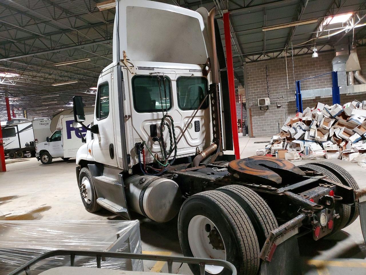 2016 Freightliner Cascadia 125 Semi Truck