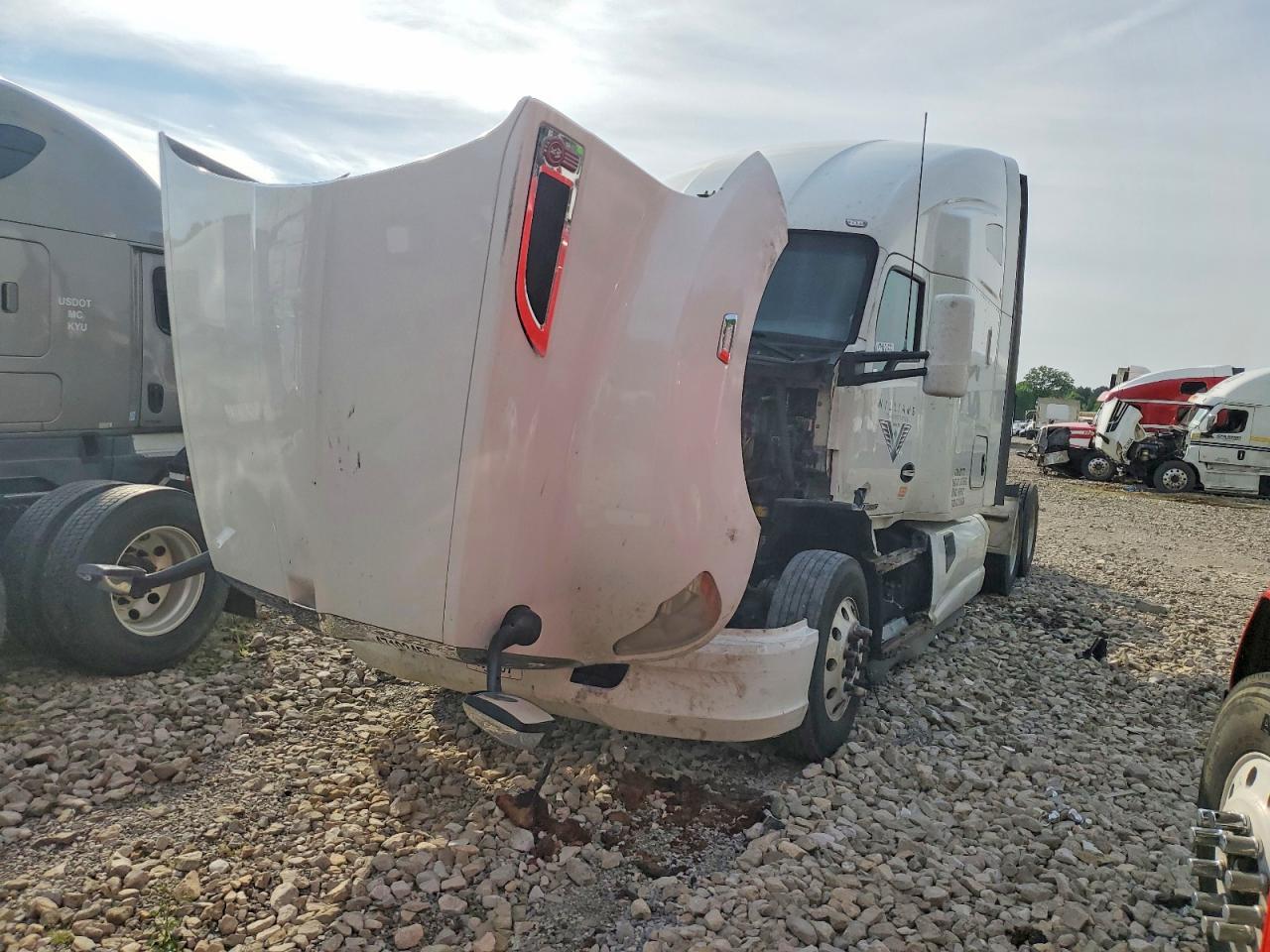 2016 Kenworth T680 Semi Truck