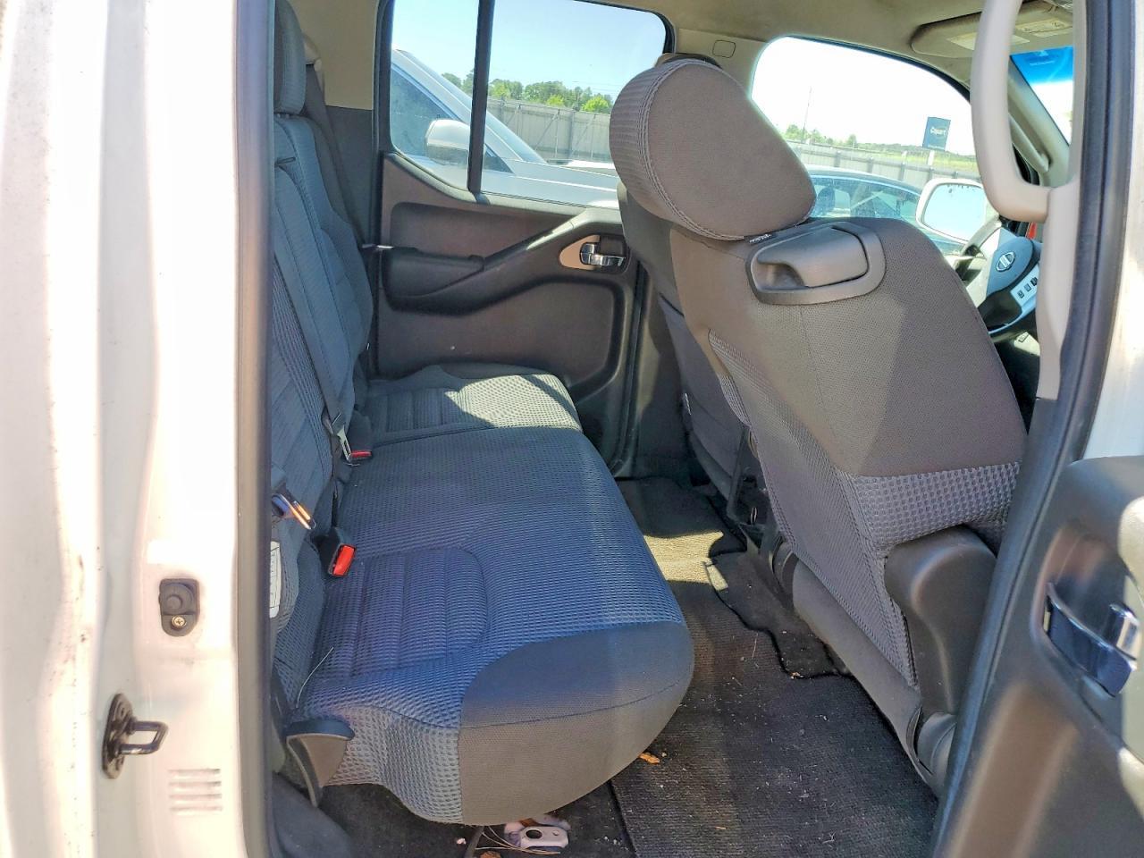 2005 Nissan Frontier SE