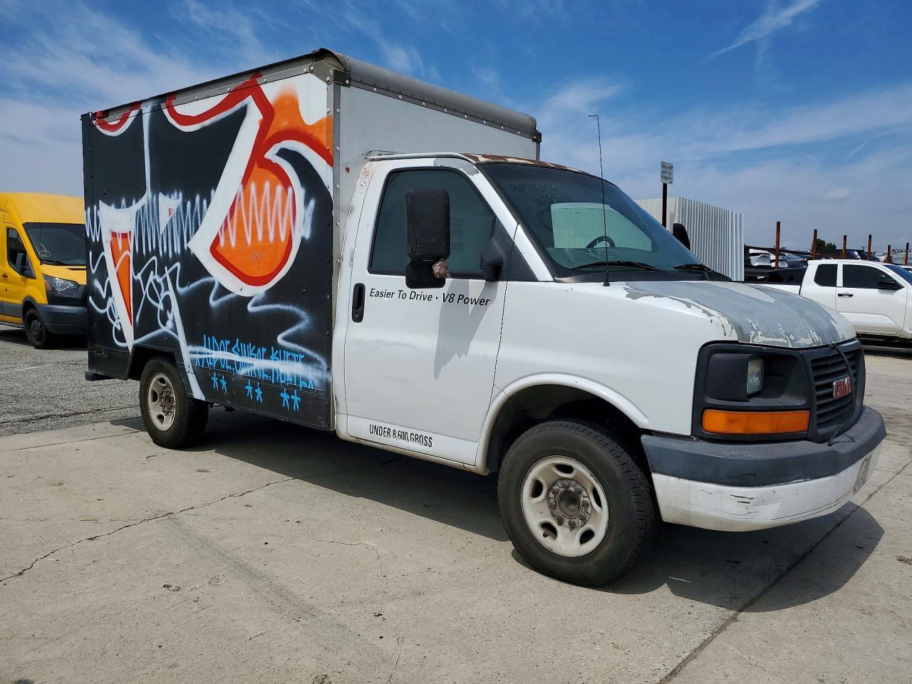 2005 GMC Savana BOX Truck