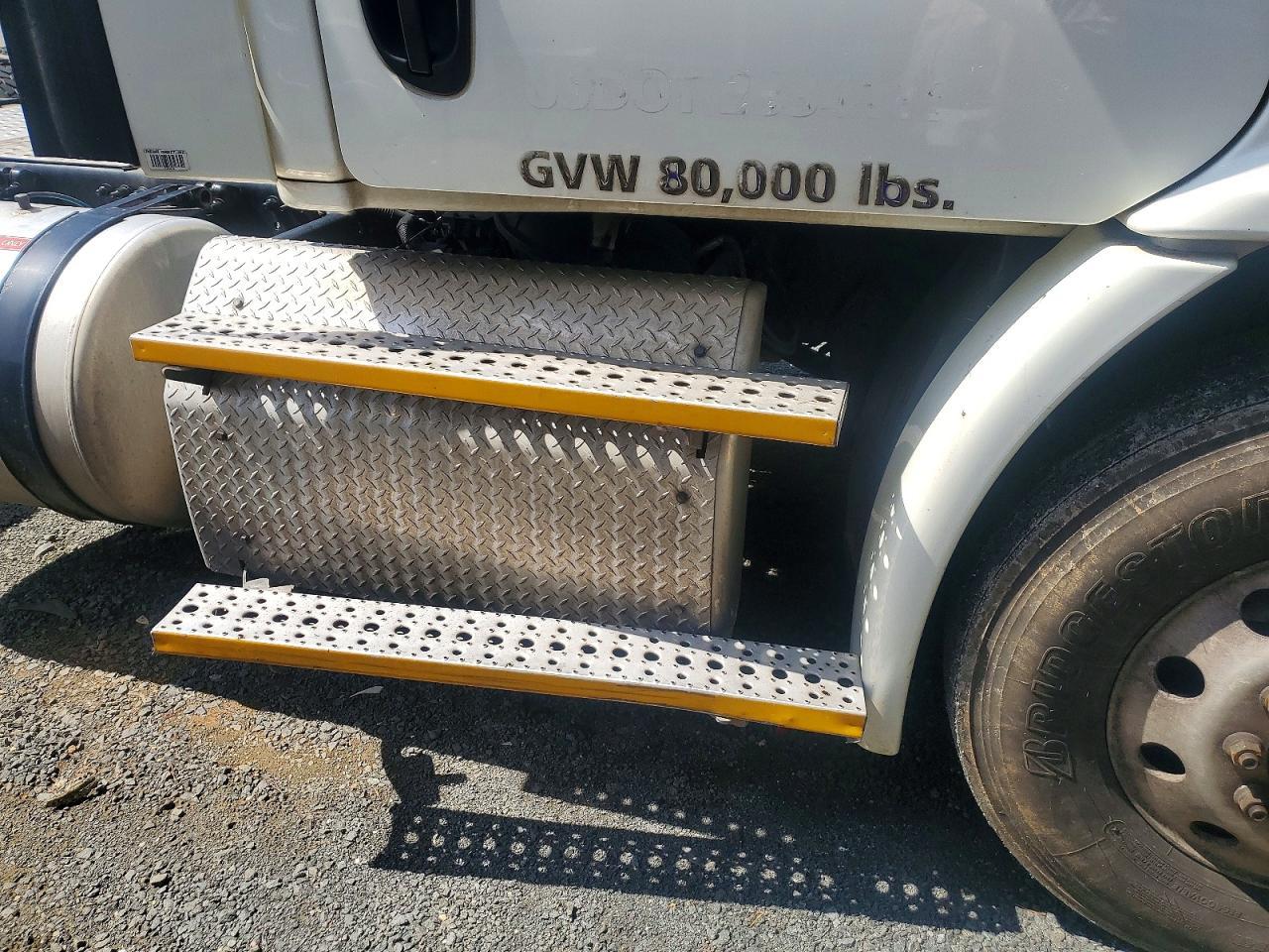 2017 Freigliner 2017 Freightliner Cascadia 113 Semi Truck