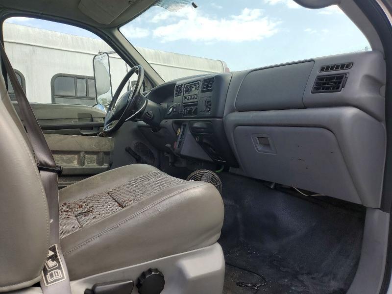 2005 Ford F750 Super-Delivery Truck