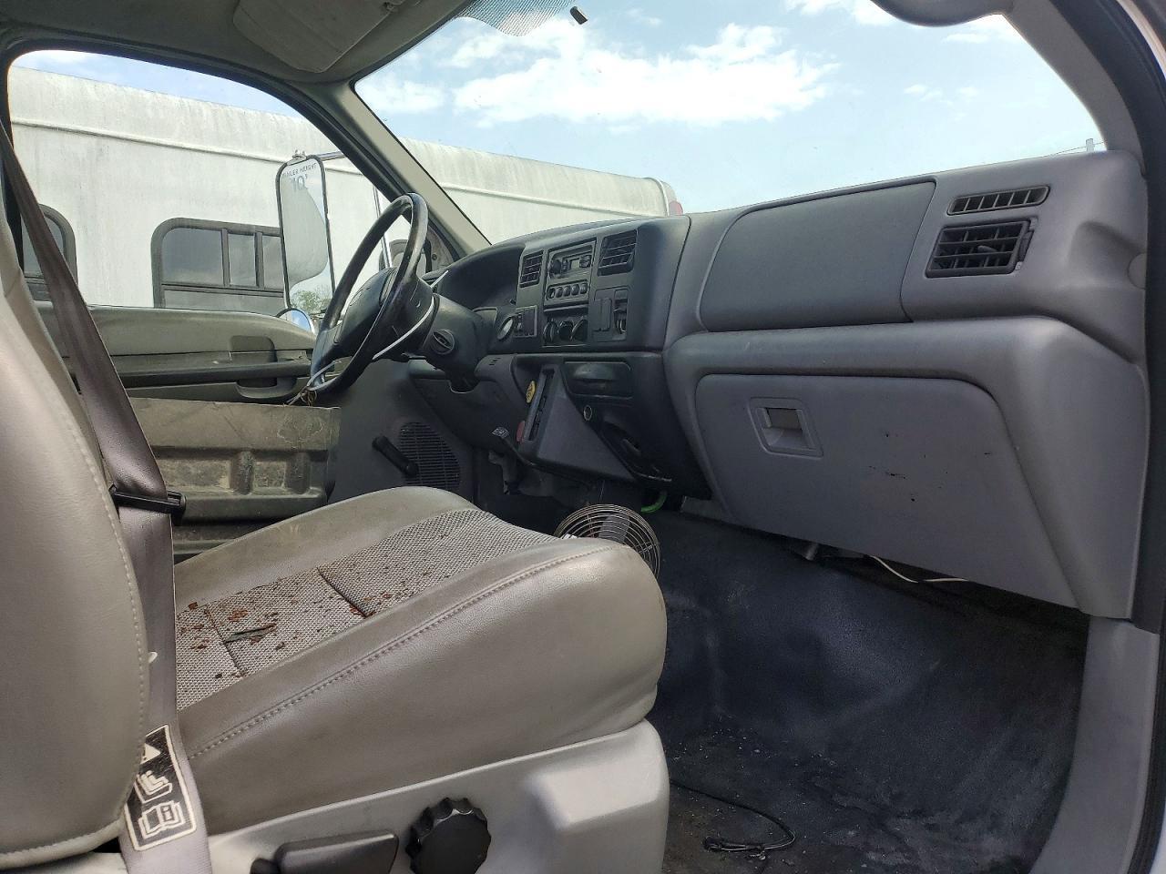 2005 Ford F750 Super-Delivery Truck