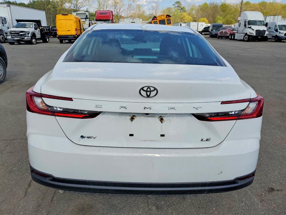 2025 Toyota Camry le