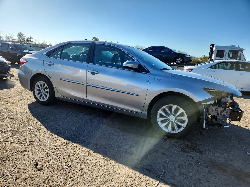2016 Toyota Camry Hybrid le