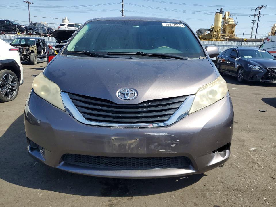 2011 Toyota Sienna le