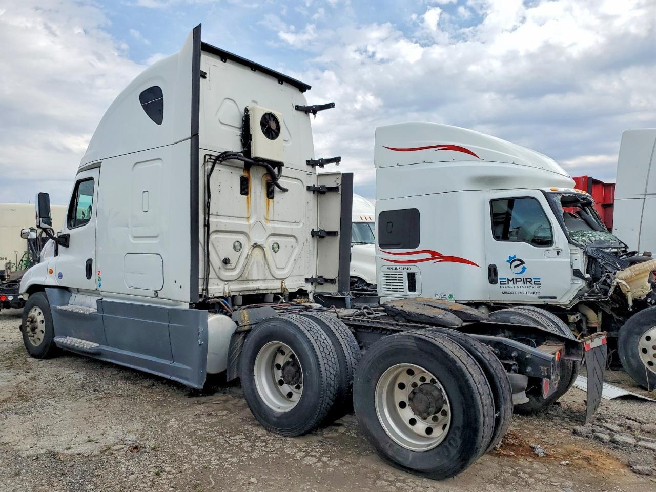2016 Freightliner Cascadia 125 Semi Truck