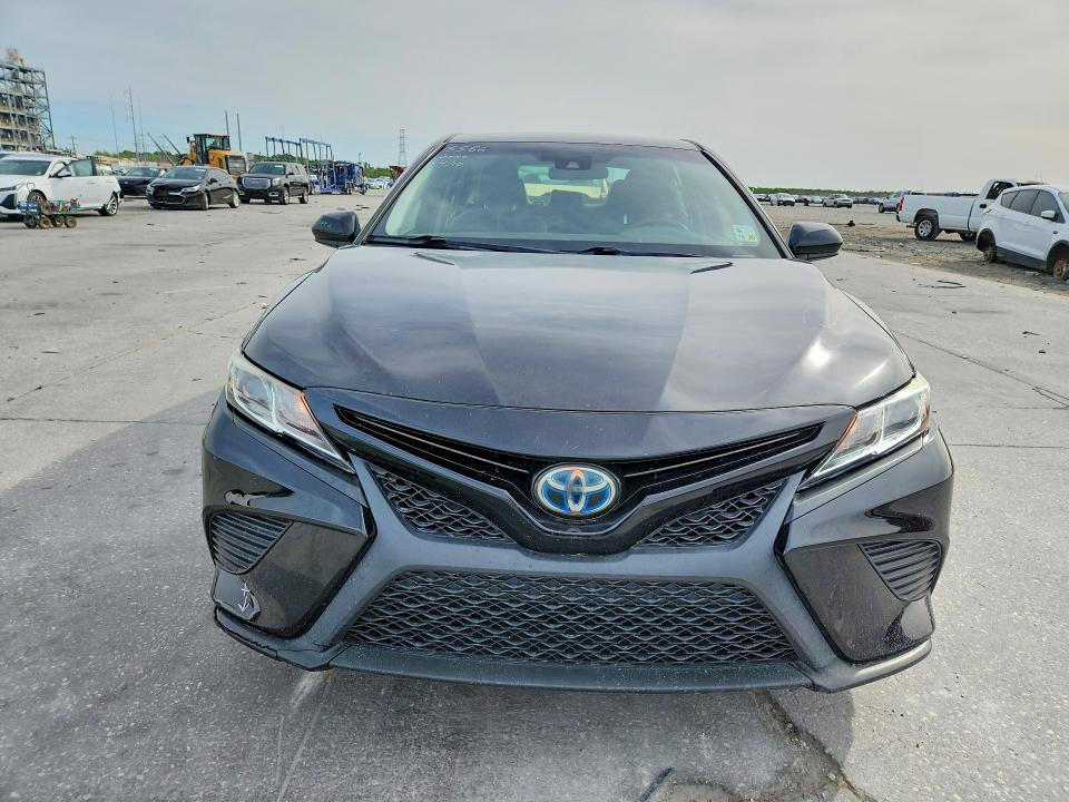 2018 Toyota Camry Hybrid se