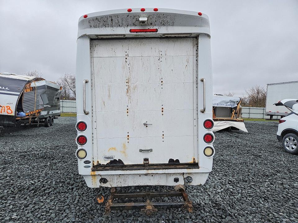 2011 Ford Econoline E350 Super Duty Cutaway van