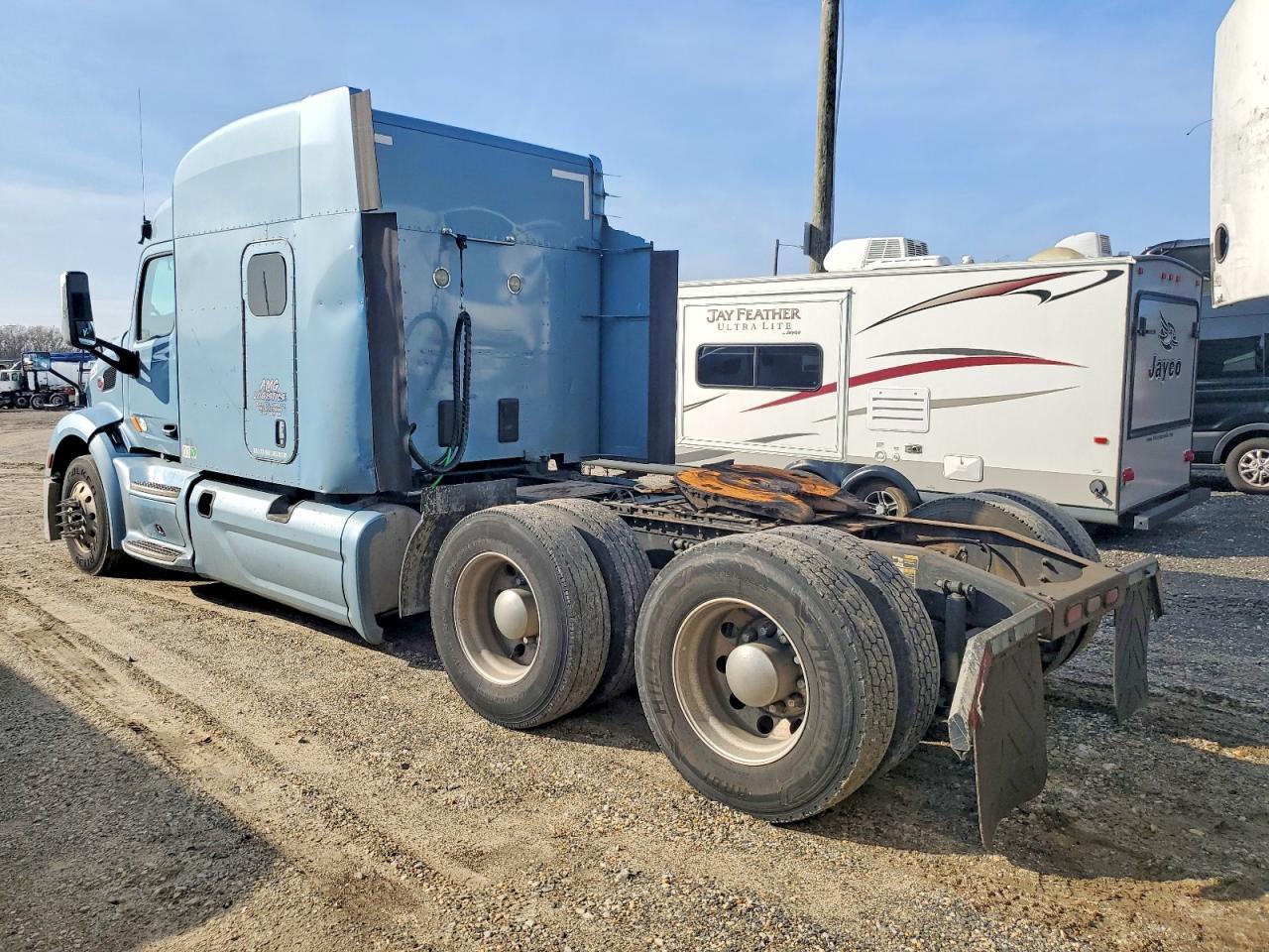 2016 Peterbilt 579 Semi Truck
