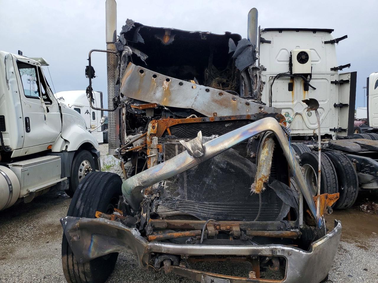 2014 Freightliner Conventional Coronado 132