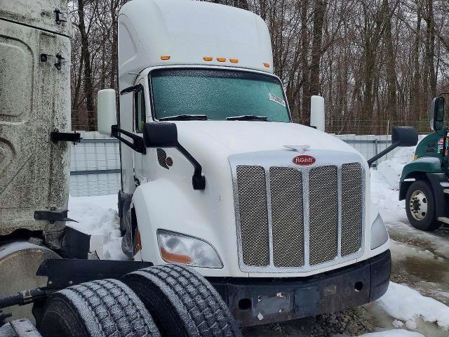 2017 Peterbilt Tractor 2017 Peterbilt 579 Semi Truck